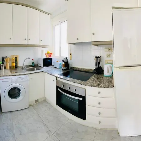 Sunny Penthouse Close To Everything דירה טורבייחה
