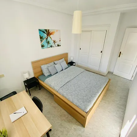 Sunny Penthouse Close To Everything شقة